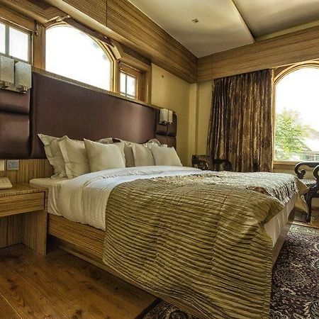 The Pride Inn Σριναγκάρ Εξωτερικό φωτογραφία